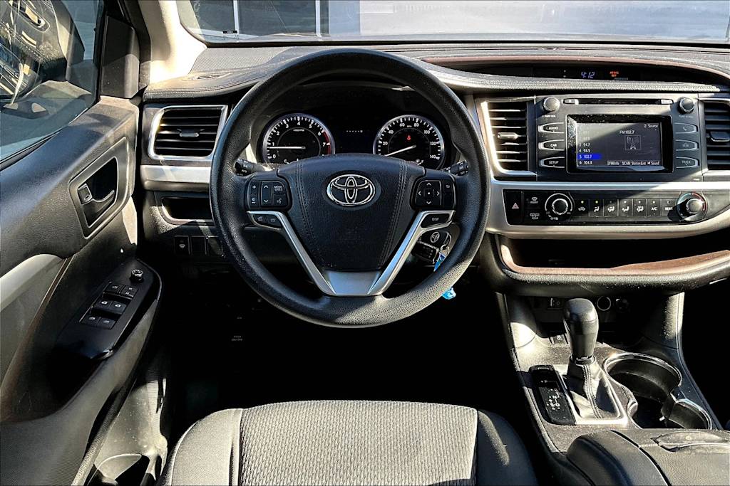 Thumbnail: 2016 Toyota Highlander - 14