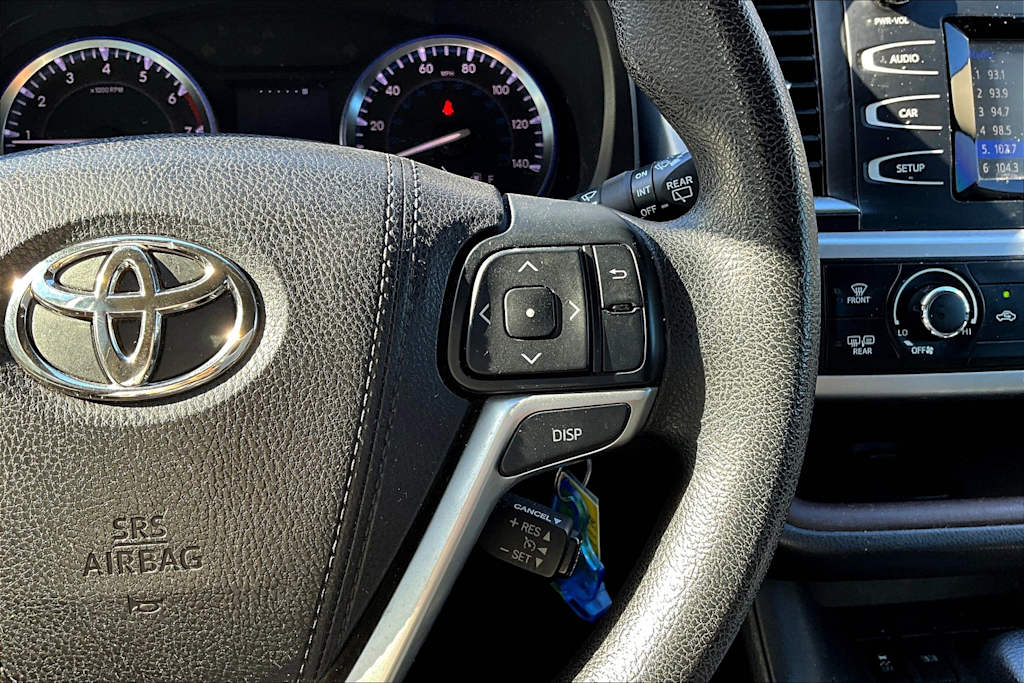 Thumbnail: 2016 Toyota Highlander - 25