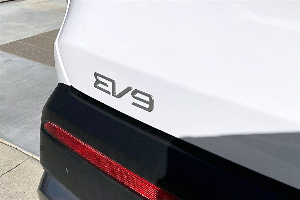 Thumbnail: 2026 Kia EV9 - 6