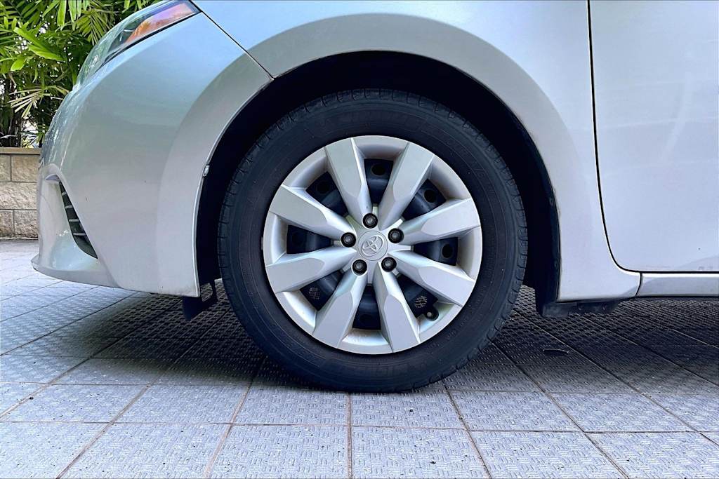 Thumbnail: 2015 Toyota Corolla - 8