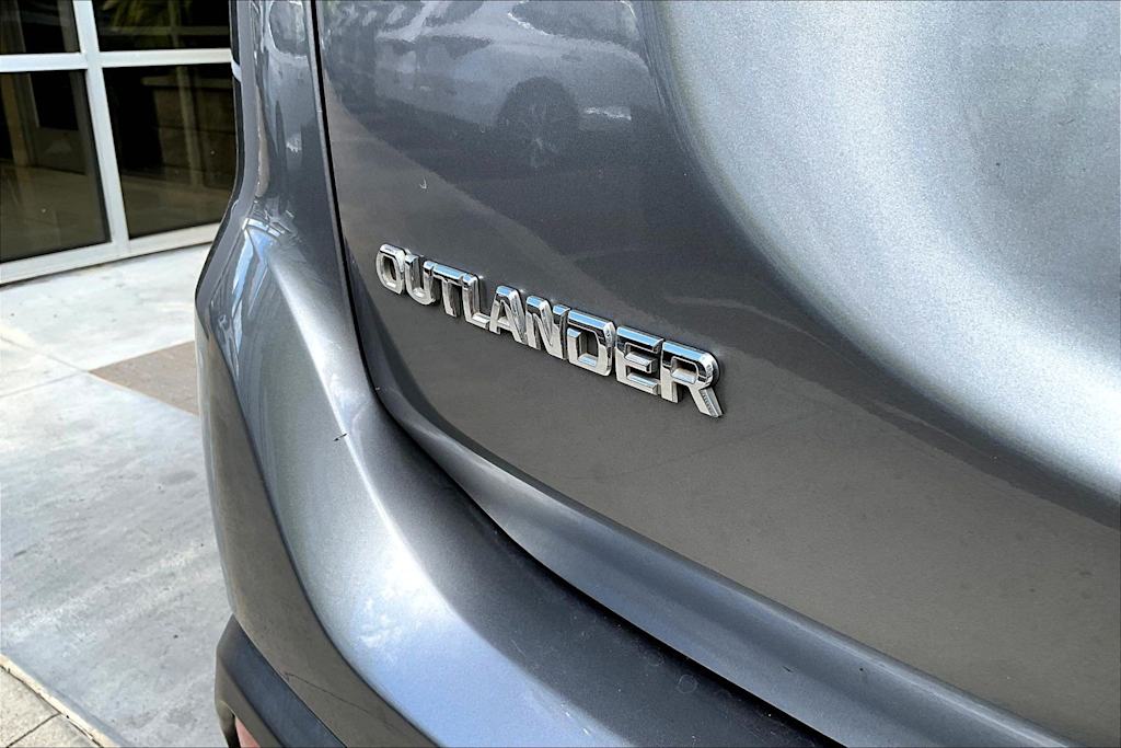 Thumbnail: 2020 Mitsubishi Outlander - 7