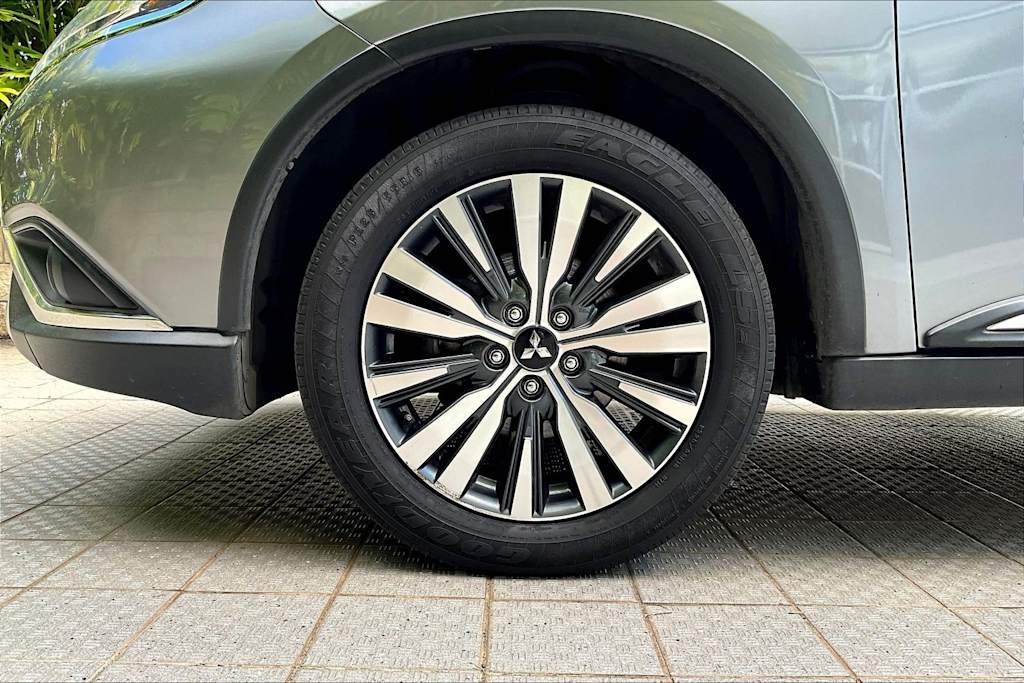Thumbnail: 2020 Mitsubishi Outlander - 8