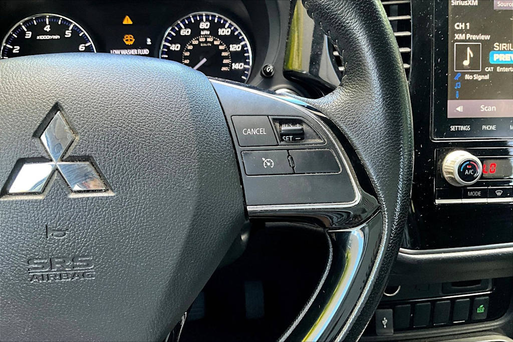 Thumbnail: 2020 Mitsubishi Outlander - 26