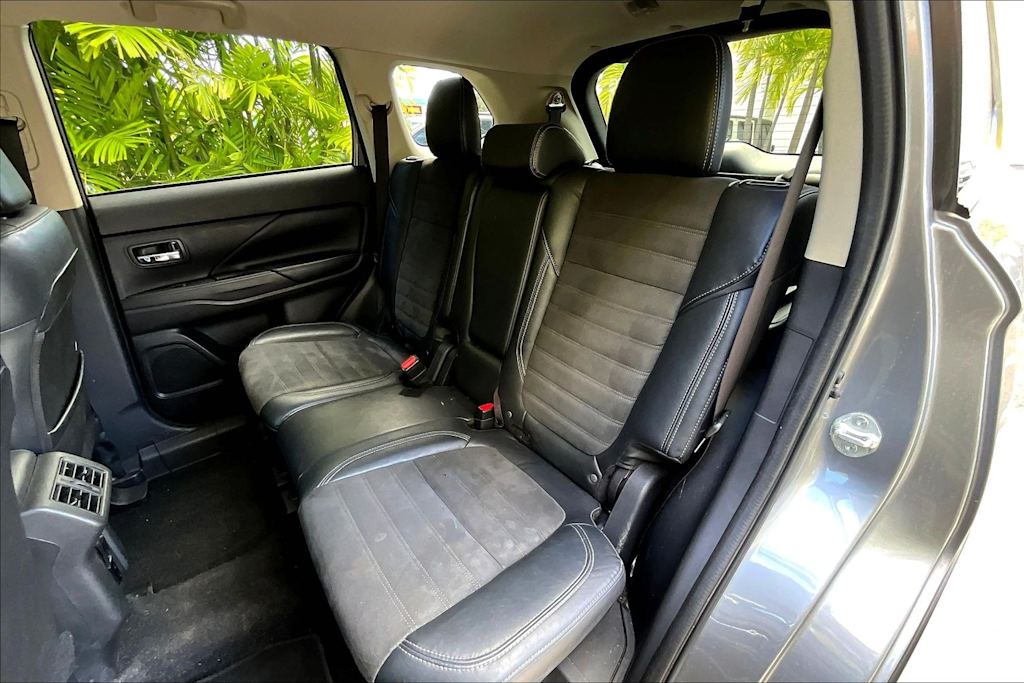 Thumbnail: 2020 Mitsubishi Outlander - 29