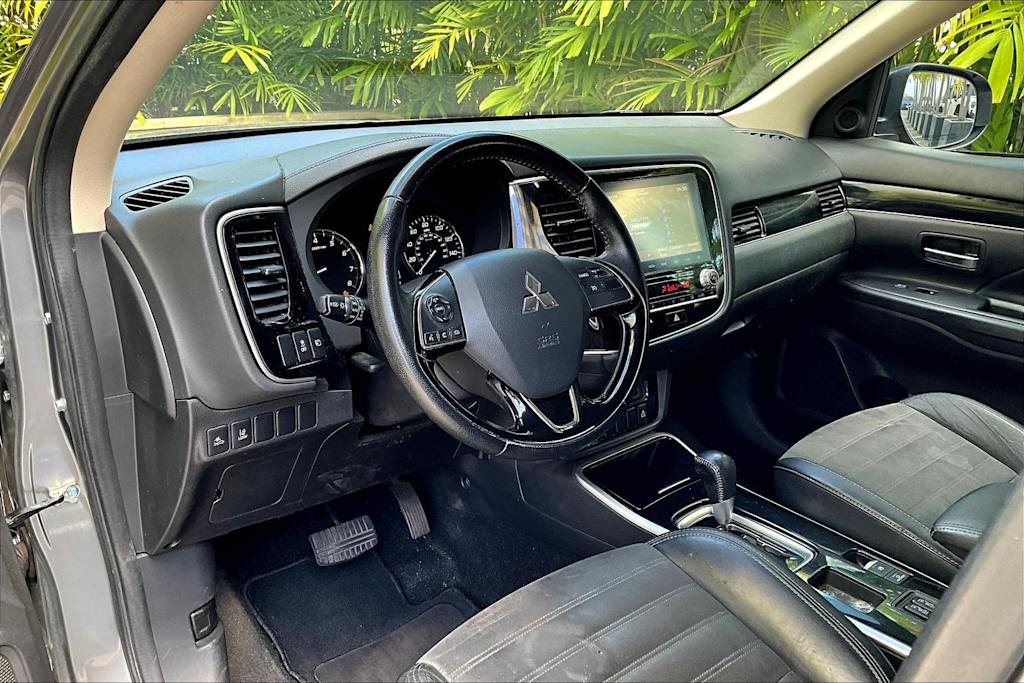 Thumbnail: 2020 Mitsubishi Outlander - 2