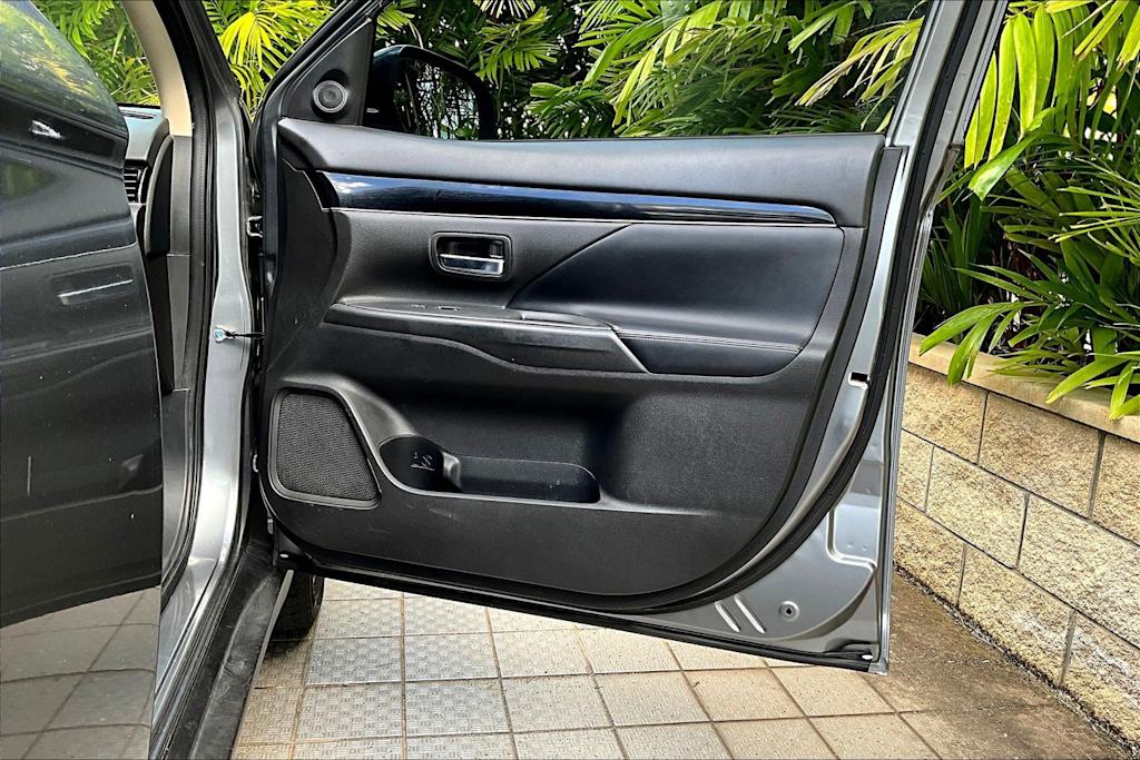 Thumbnail: 2020 Mitsubishi Outlander - 28
