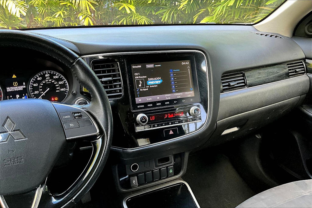 Thumbnail: 2020 Mitsubishi Outlander - 15
