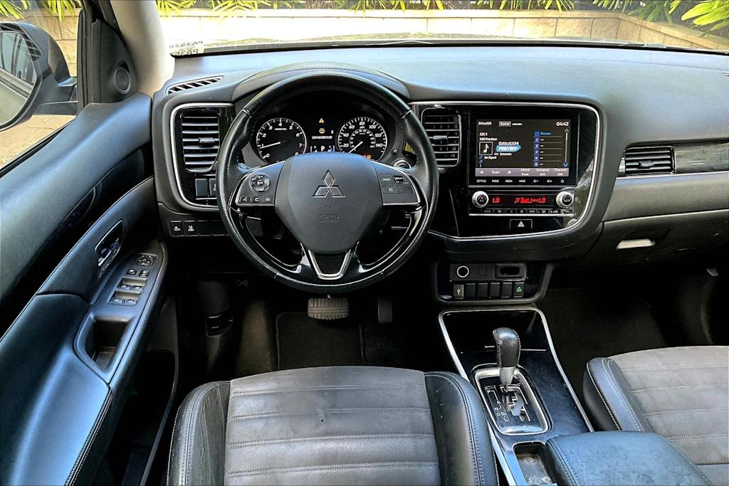 Thumbnail: 2020 Mitsubishi Outlander - 14
