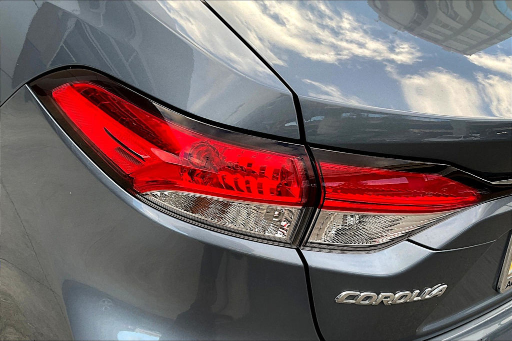 2020 Toyota Corolla LE 32