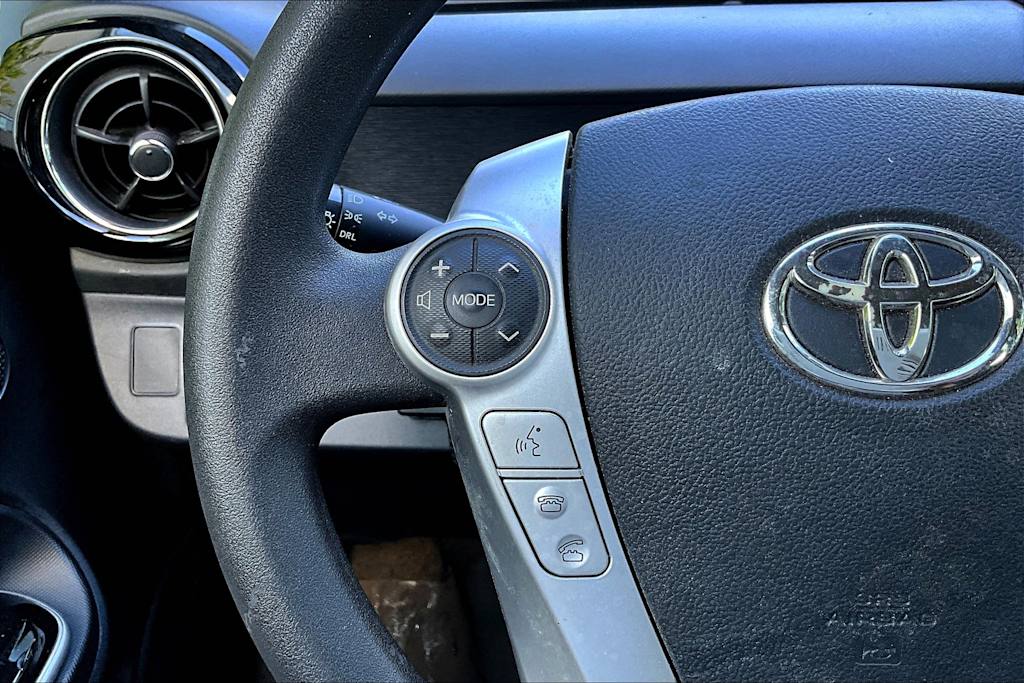 Thumbnail: 2016 Toyota Prius c - 25