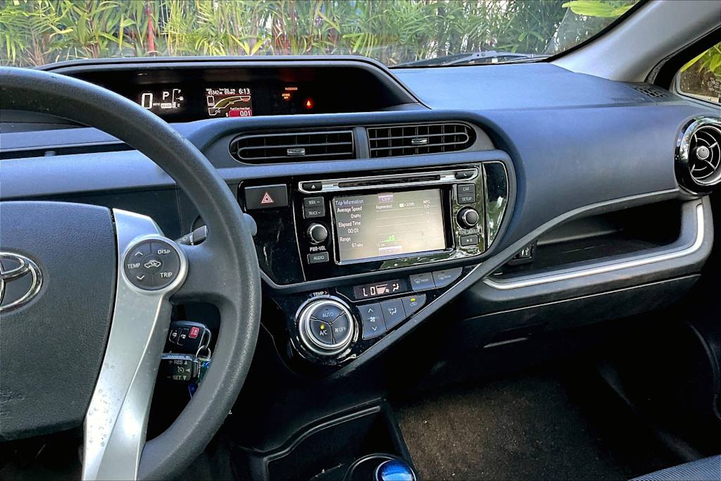 Thumbnail: 2016 Toyota Prius c - 14