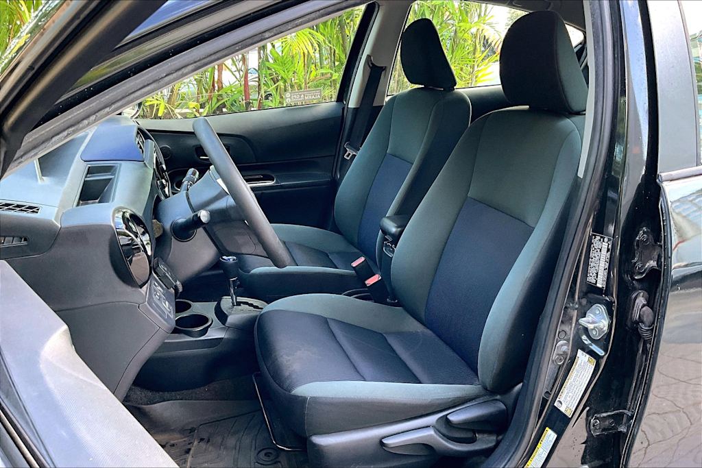 Thumbnail: 2016 Toyota Prius c - 10