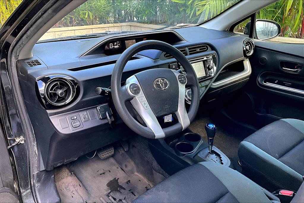 Thumbnail: 2016 Toyota Prius c - 2