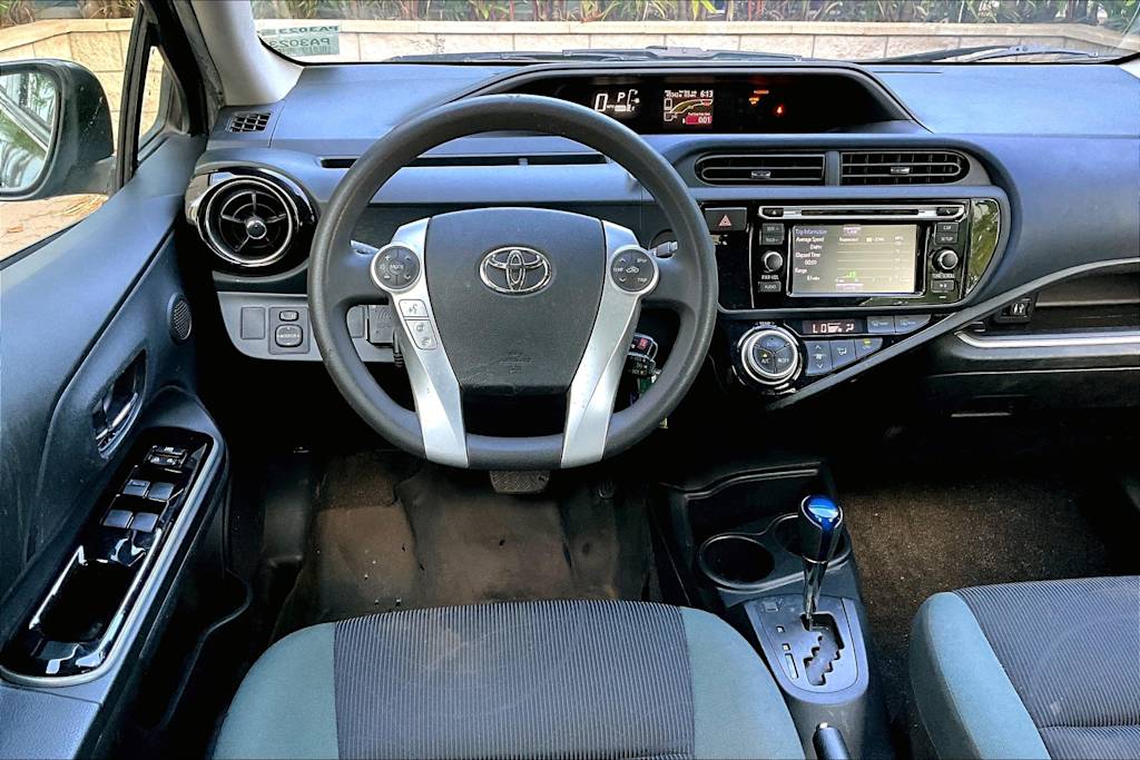 Thumbnail: 2016 Toyota Prius c - 13