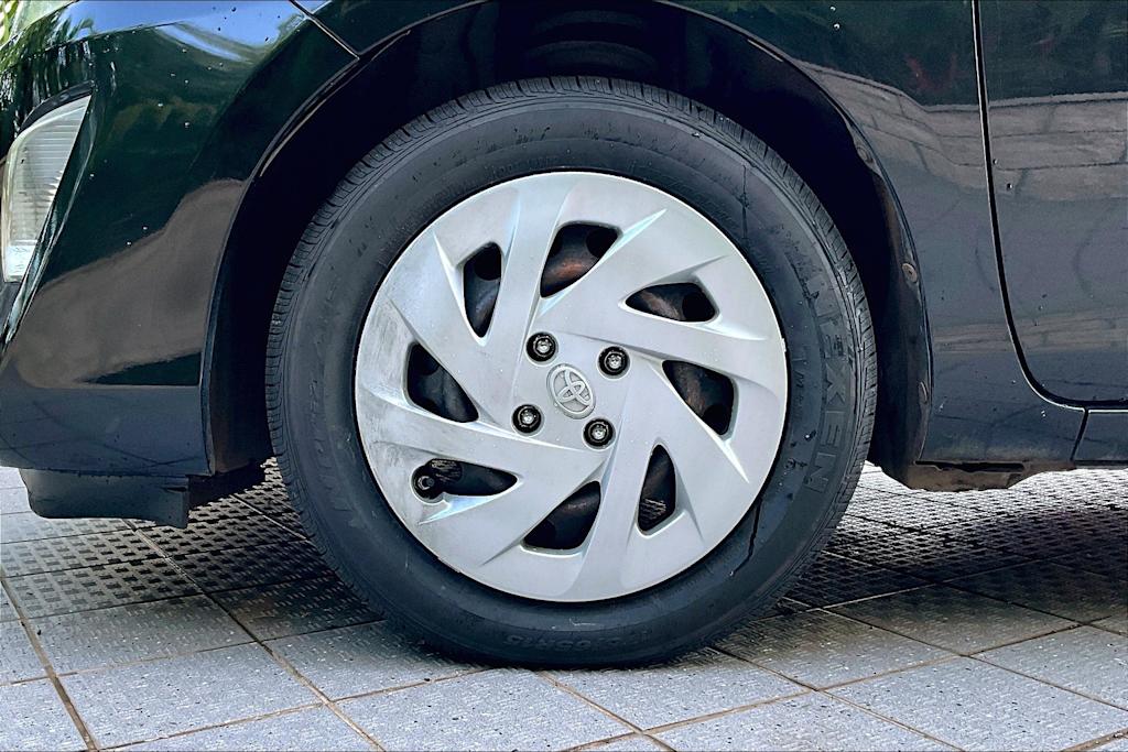 Thumbnail: 2016 Toyota Prius c - 7