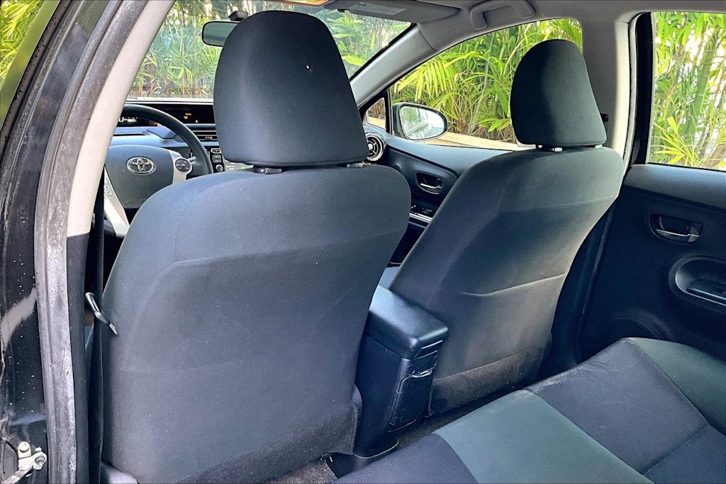 Thumbnail: 2016 Toyota Prius c - 12