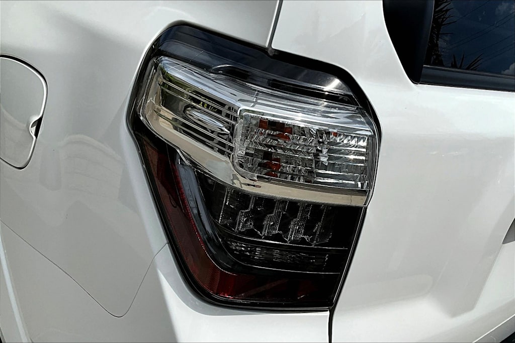 2019 Toyota 4Runner SR5 32