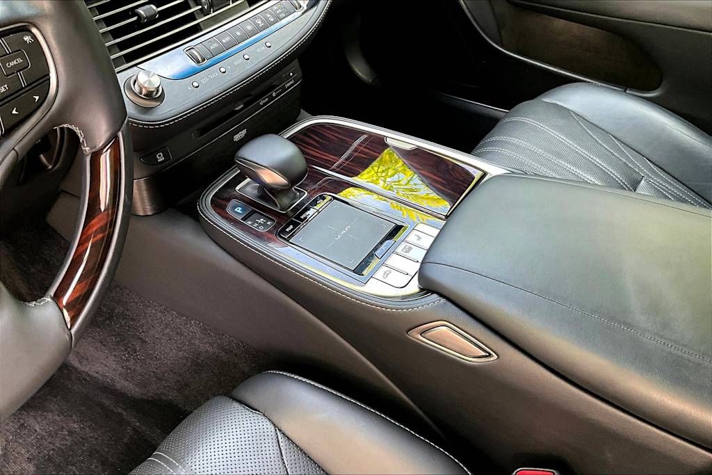 Thumbnail: 2018 Lexus LS - 17