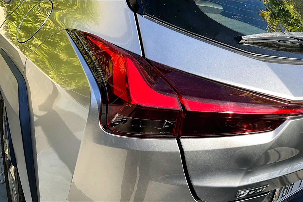 Thumbnail: 2020 Lexus UX - 32