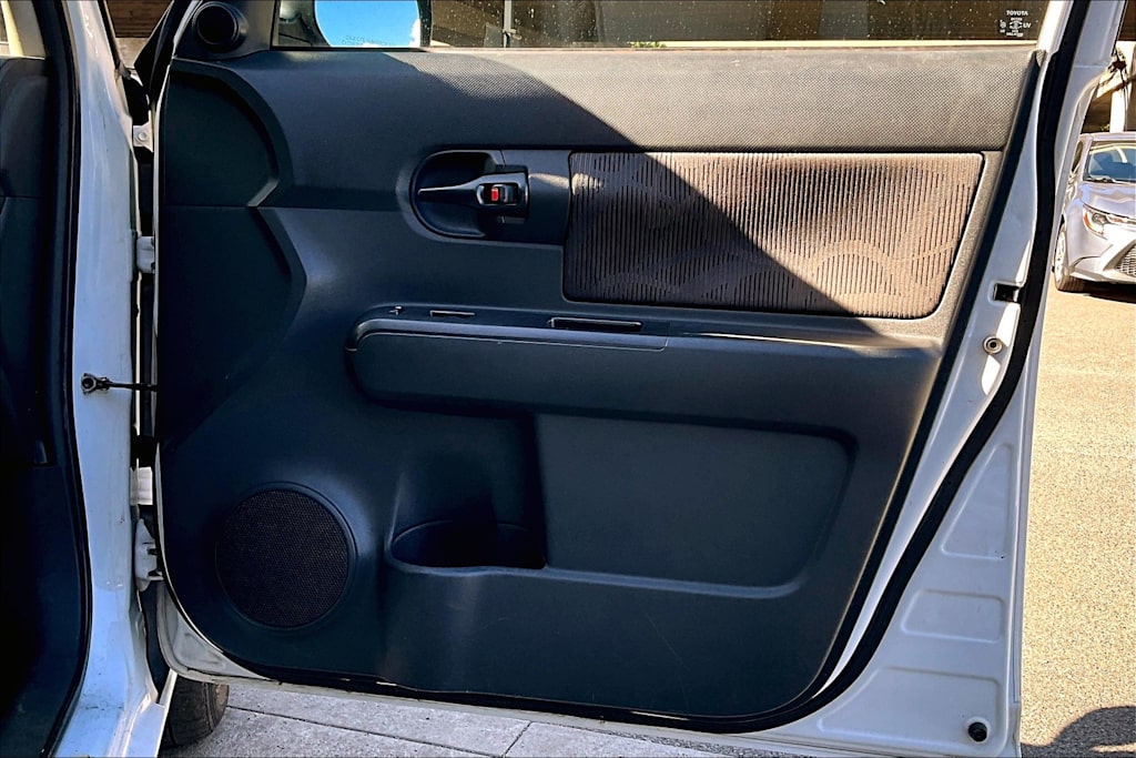 2014 Scion xB Base 29