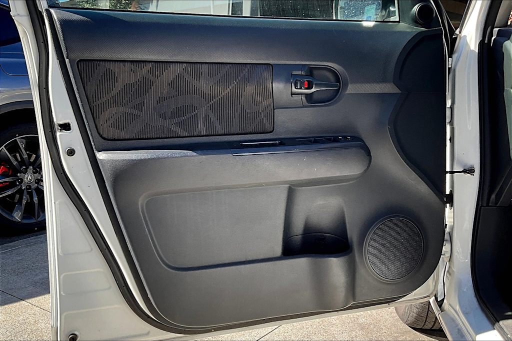 2014 Scion xB Base 28