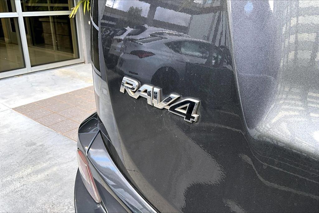 Thumbnail: 2018 Toyota RAV4 - 7