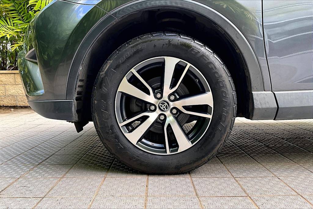 Thumbnail: 2018 Toyota RAV4 - 8