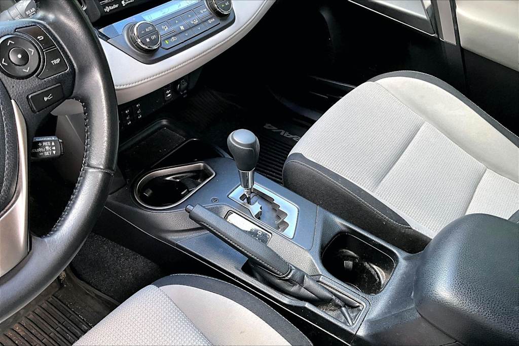 Thumbnail: 2018 Toyota RAV4 - 17