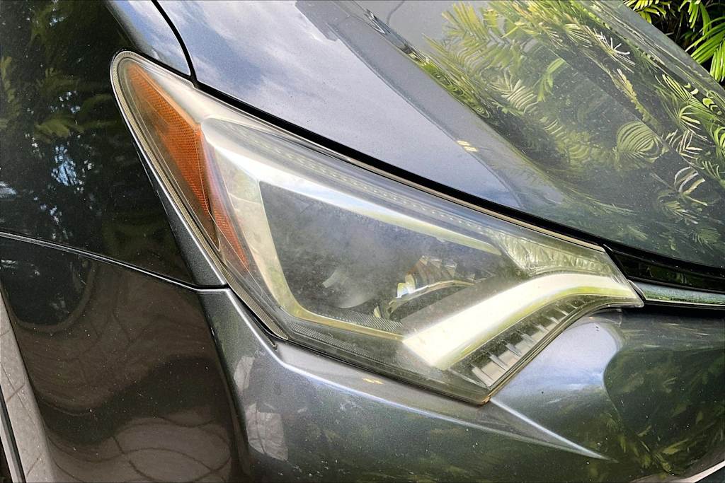 Thumbnail: 2018 Toyota RAV4 - 31