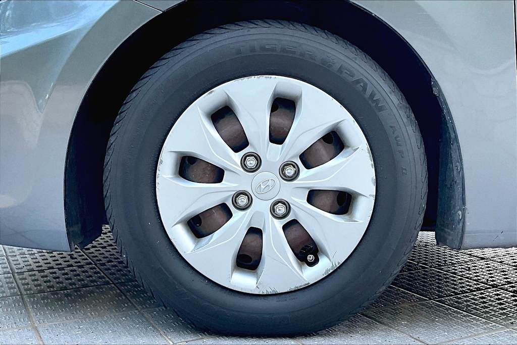 2016 Hyundai Accent SE 8
