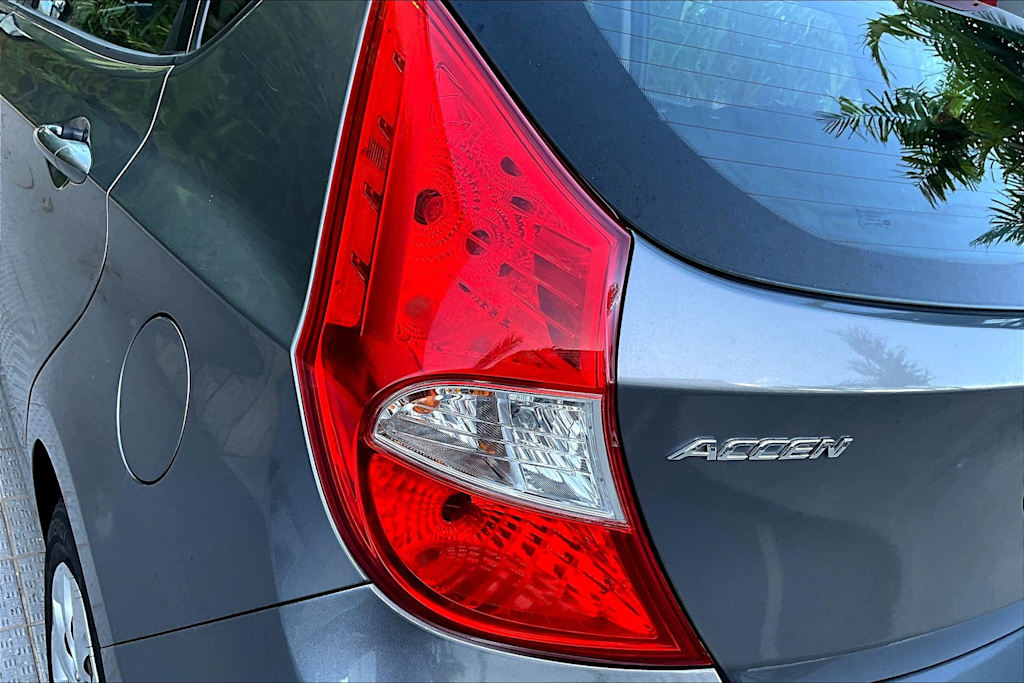 2016 Hyundai Accent SE 31