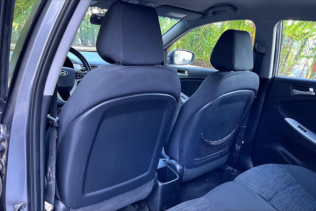 2016 Hyundai Accent SE 13