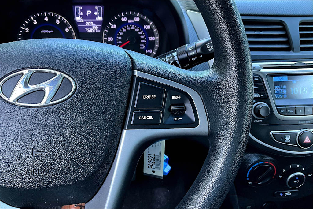 2016 Hyundai Accent SE 24