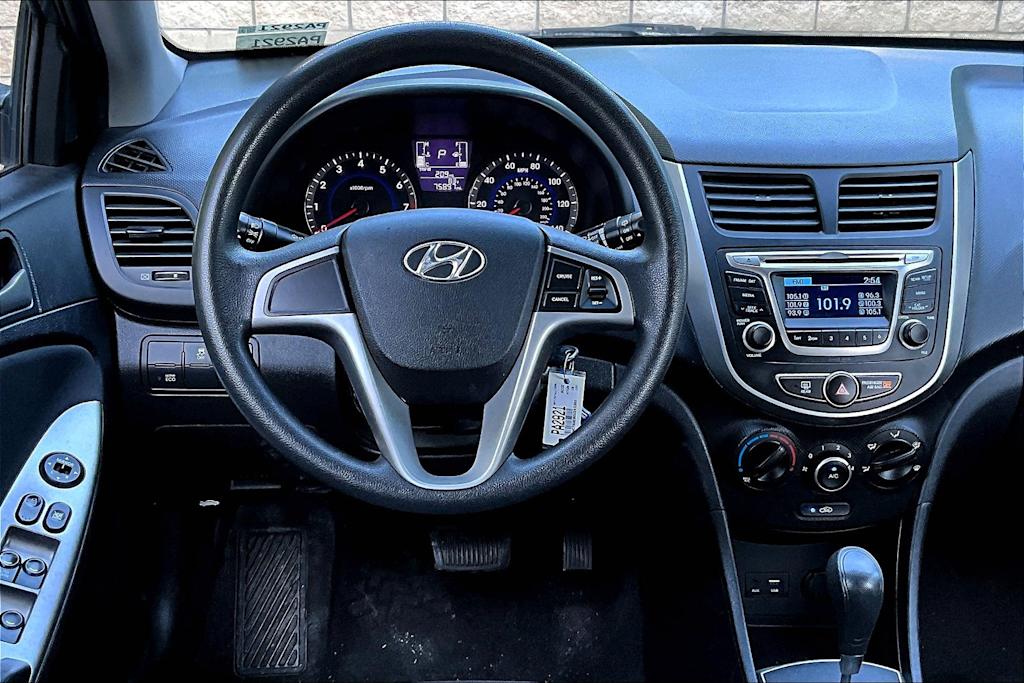 2016 Hyundai Accent SE 14
