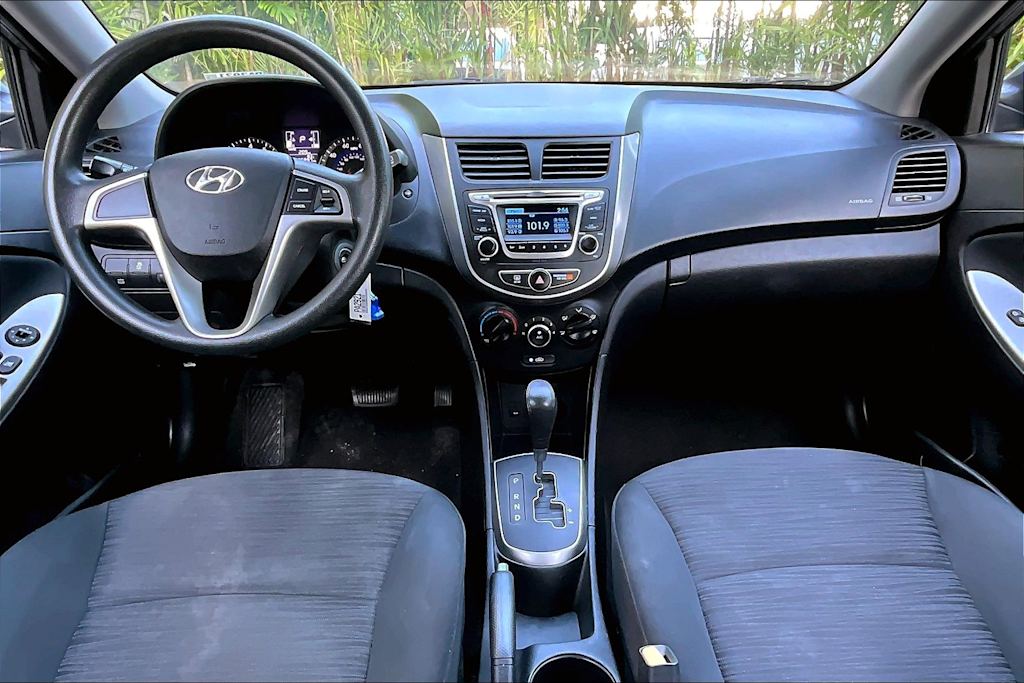 2016 Hyundai Accent SE 10
