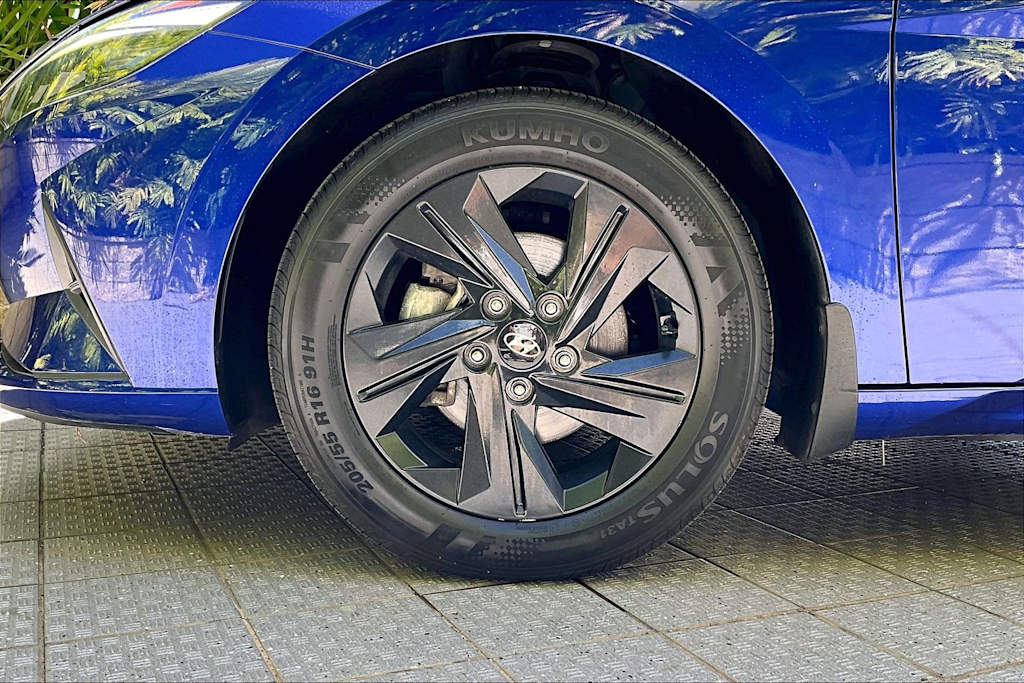Thumbnail: 2023 Hyundai Elantra - 8