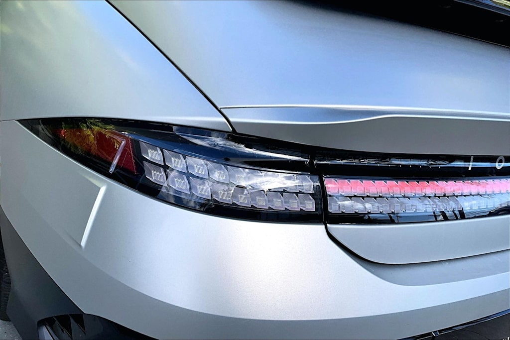 Thumbnail: 2023 Hyundai Ioniq 6 - 32