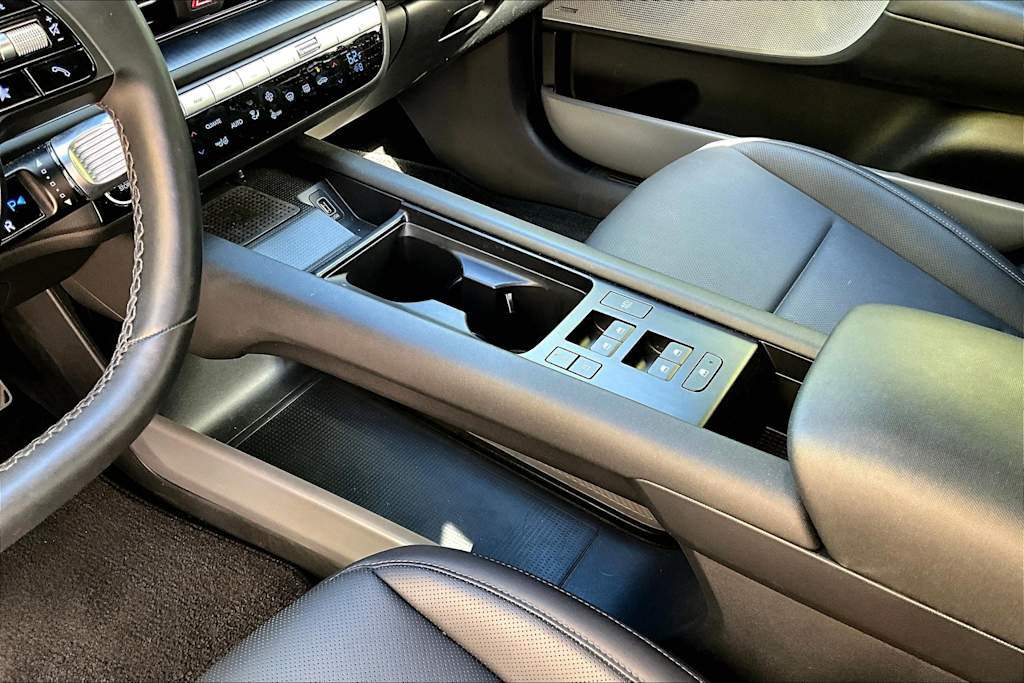 Thumbnail: 2023 Hyundai Ioniq 6 - 16