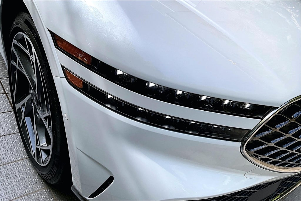 Thumbnail: 2023 Genesis G90 - 31