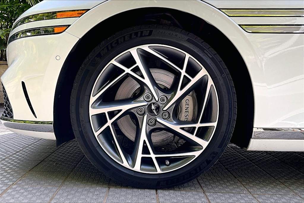 Thumbnail: 2023 Genesis G90 - 8
