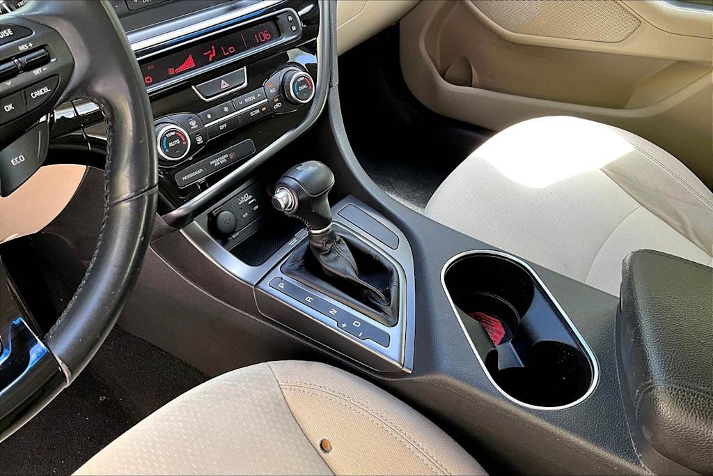 Thumbnail: 2015 Kia Optima - 17