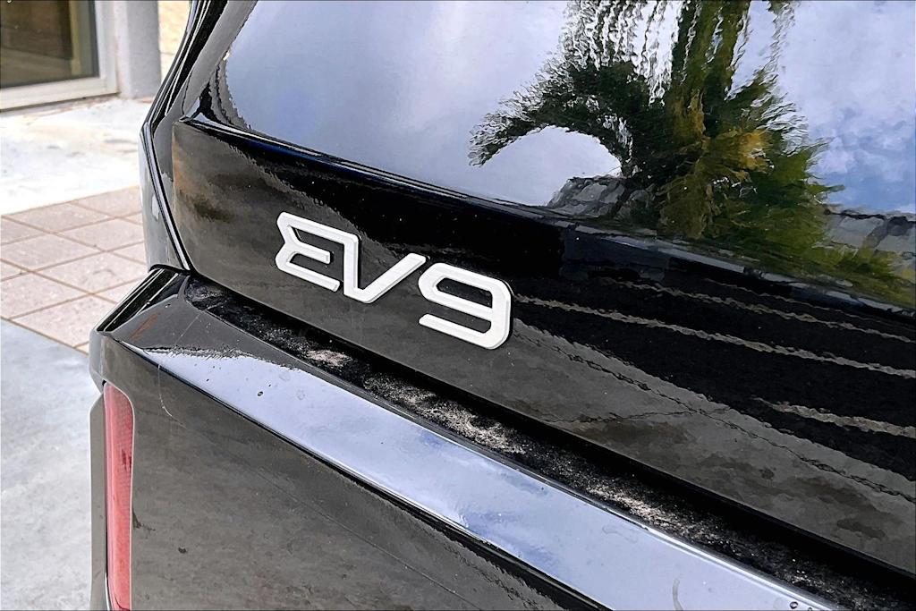 Thumbnail: 2024 Kia EV9 - 7