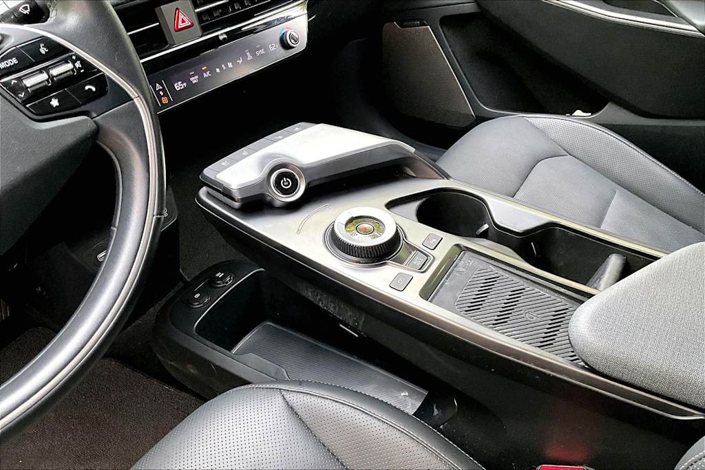 Thumbnail: 2023 Kia EV6 - 16