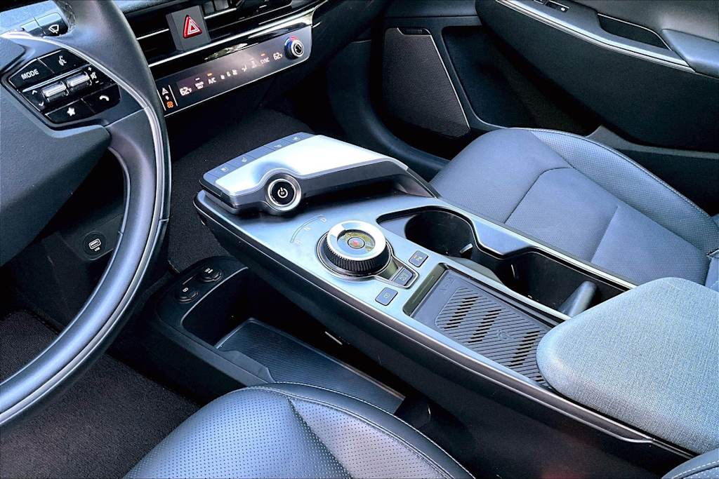 Thumbnail: 2023 Kia EV6 - 17