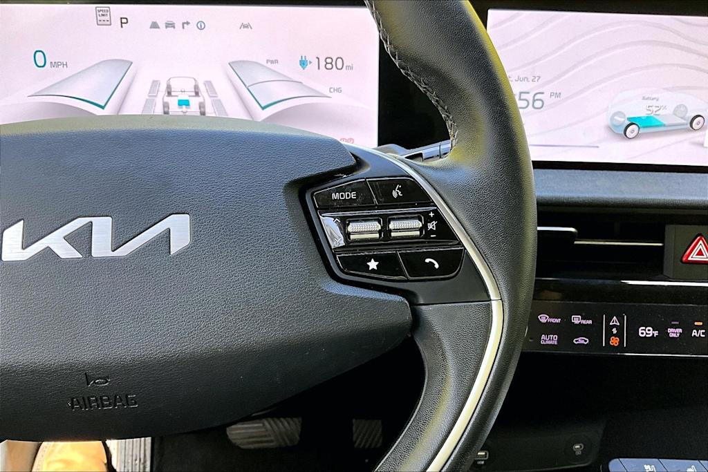 Thumbnail: 2022 Kia EV6 - 25
