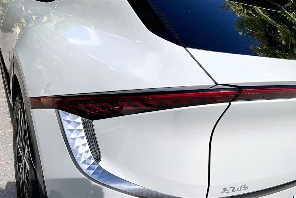 Thumbnail: 2022 Kia EV6 - 31