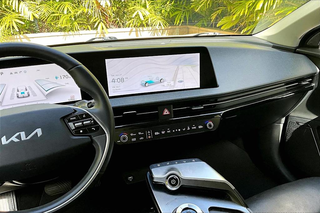 Thumbnail: 2022 Kia EV6 - 14