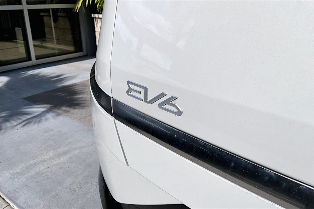Thumbnail: 2022 Kia EV6 - 6