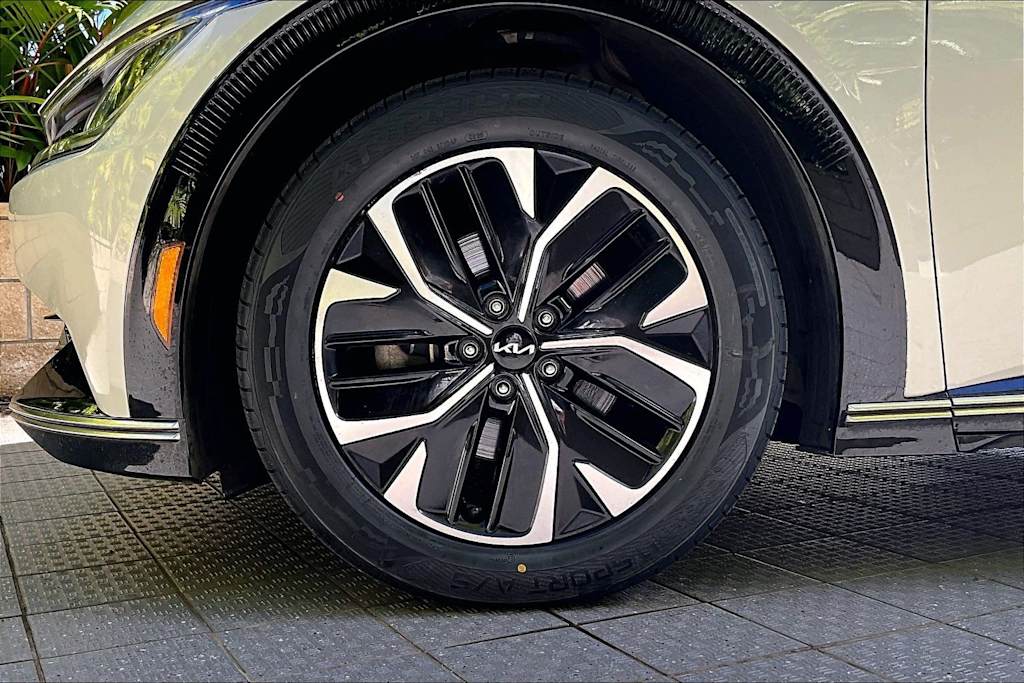 Thumbnail: 2022 Kia EV6 - 7