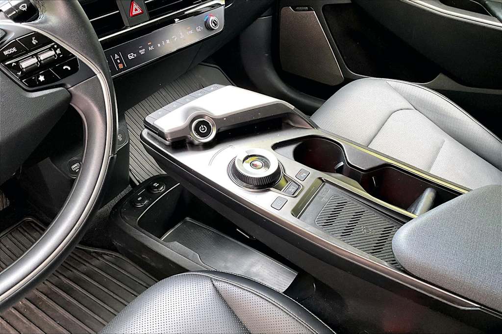 Thumbnail: 2022 Kia EV6 - 17